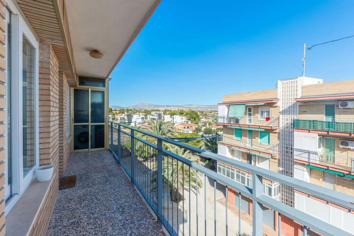 Sale of apartment in Calle de Velázquez, El Campello
photo 1