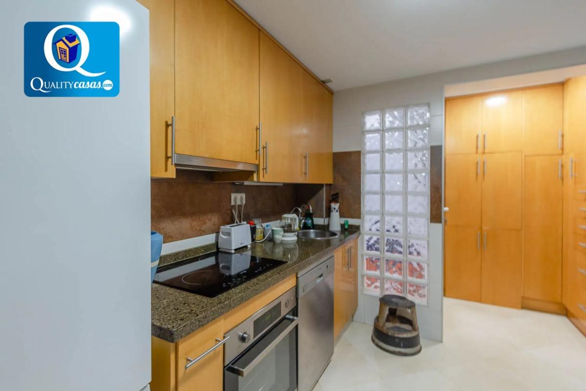 Sale of apartment in Campello Playa, El Campello
photo 4