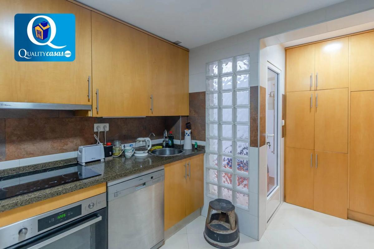 Sale of apartment in Campello Playa, El Campello
photo 5