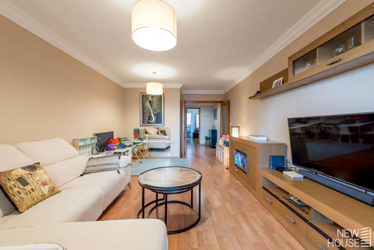 Sale of apartment in Avenida del Fabraquer, El Campello
photo 2