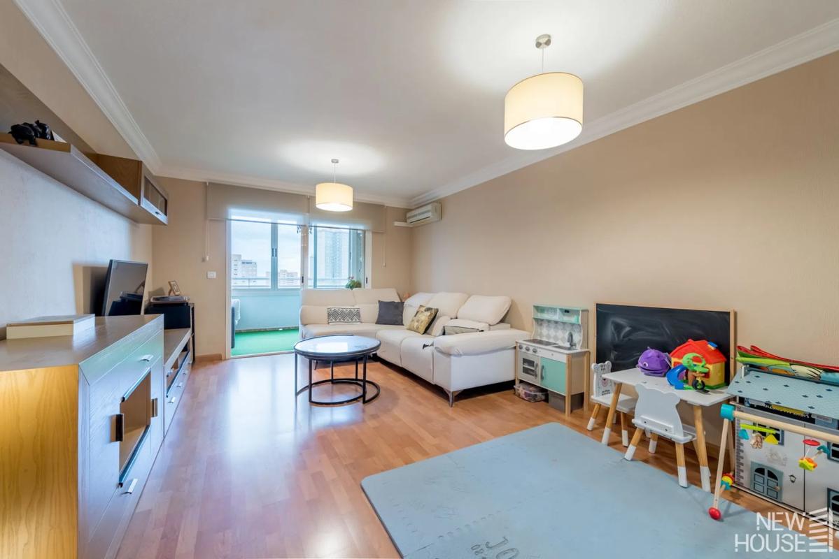 Sale of apartment in Avenida del Fabraquer, El Campello
photo 4