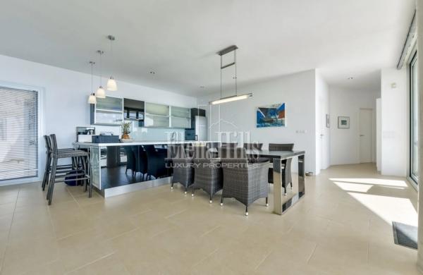 Casa independiente en calle Principal de la Serra photo 4