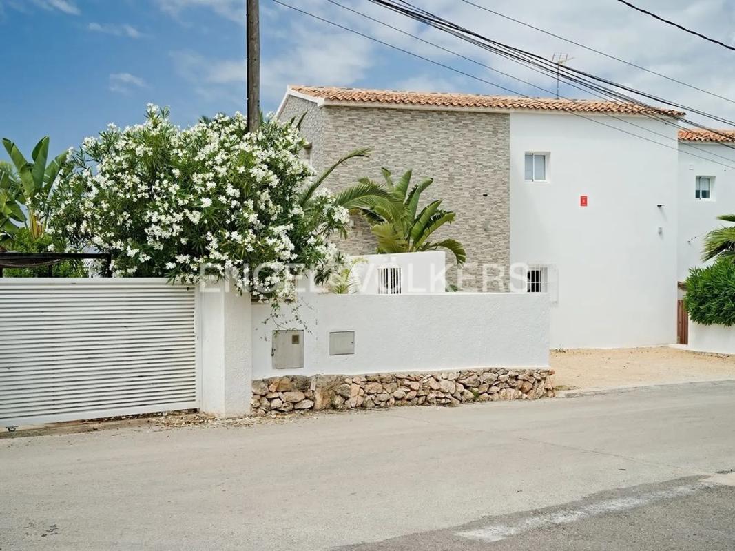 Properties for sale and rent in Spain photo 1