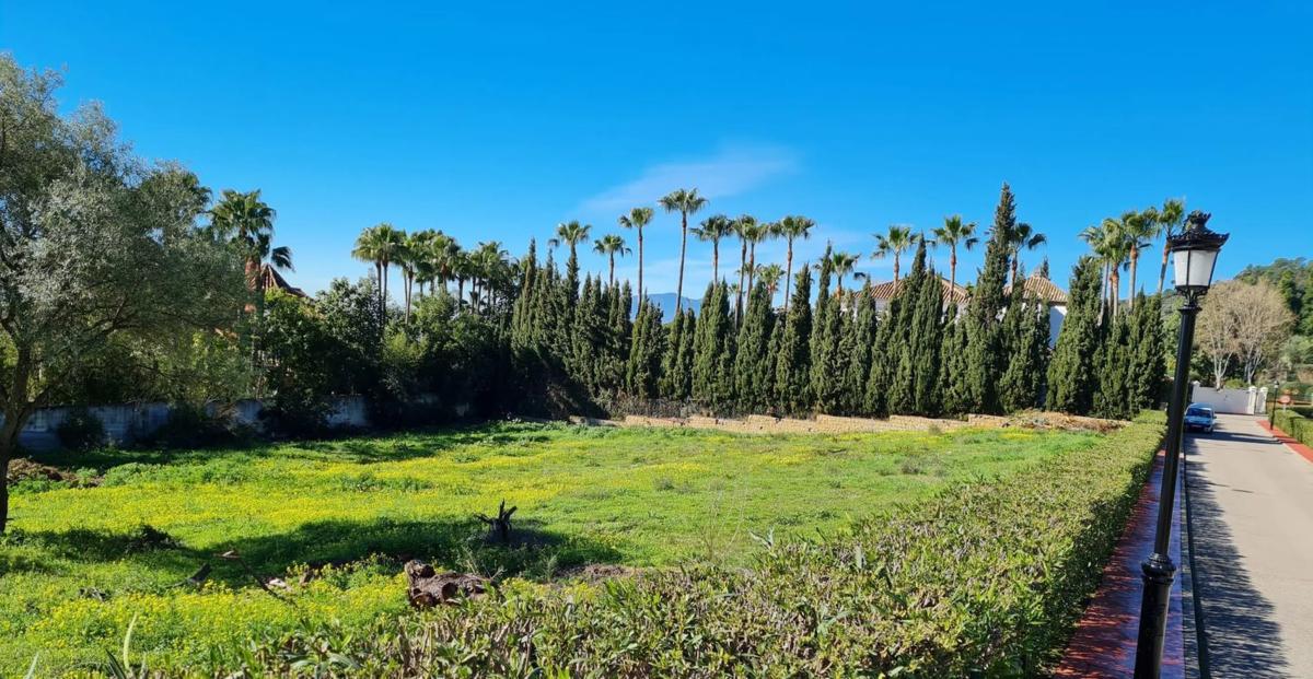 Terreno en venta en Marbella, Malaga photo 1