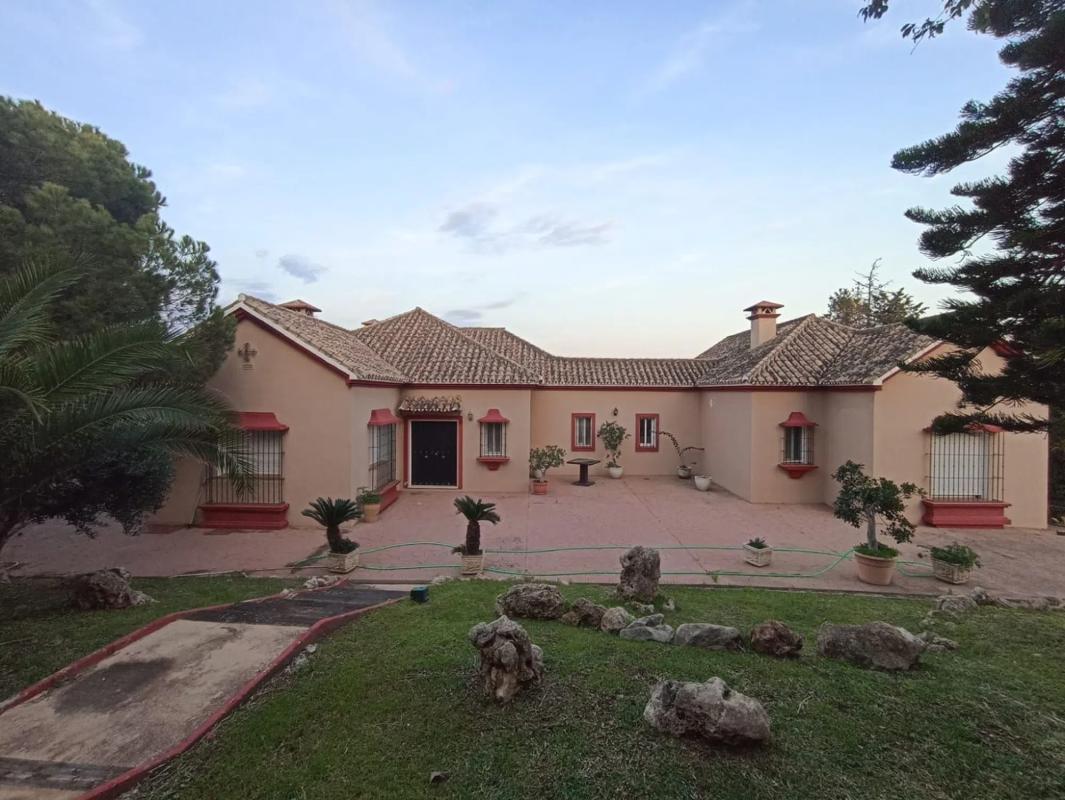 Terreno en venta en Estepona, Malaga photo 2