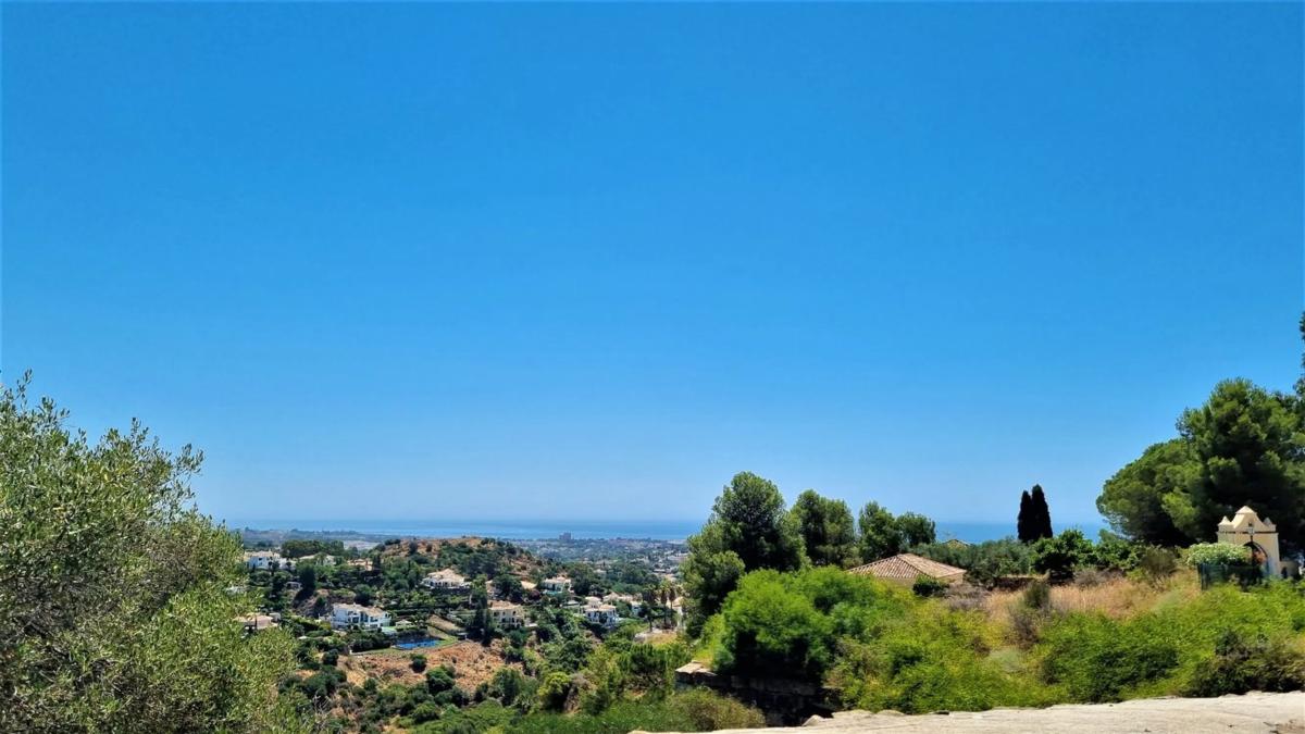 Terreno en venta en Benahavís, Malaga photo 1