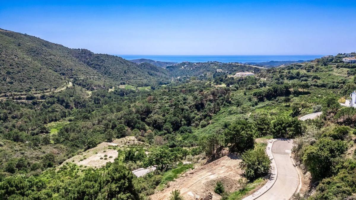 Terreno en venta en Benahavís, Malaga photo 2