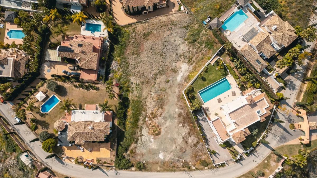 Terreno en venta en Benahavís, Malaga photo 1