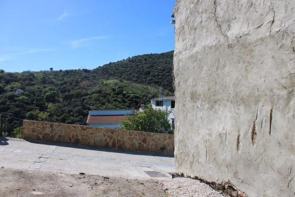 Terreno en calle Genal photo 1