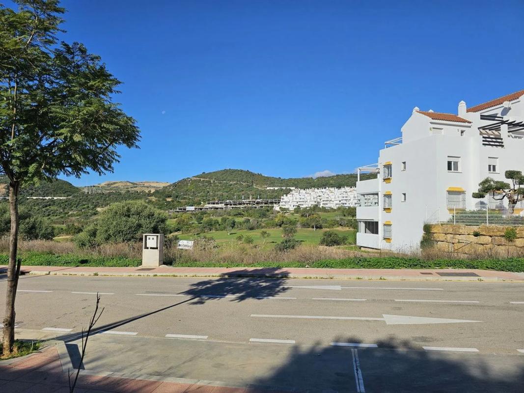 Działka na sprzedaż w Estepona, Malaga photo 1