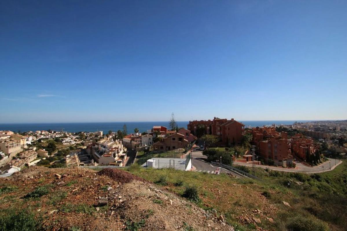Terreno en venta en Fuengirola, Malaga photo 1