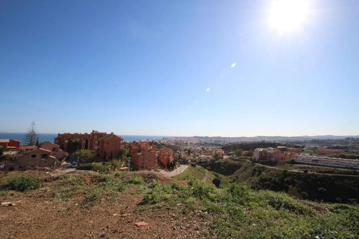 Terreno en venta en Fuengirola, Malaga photo 2