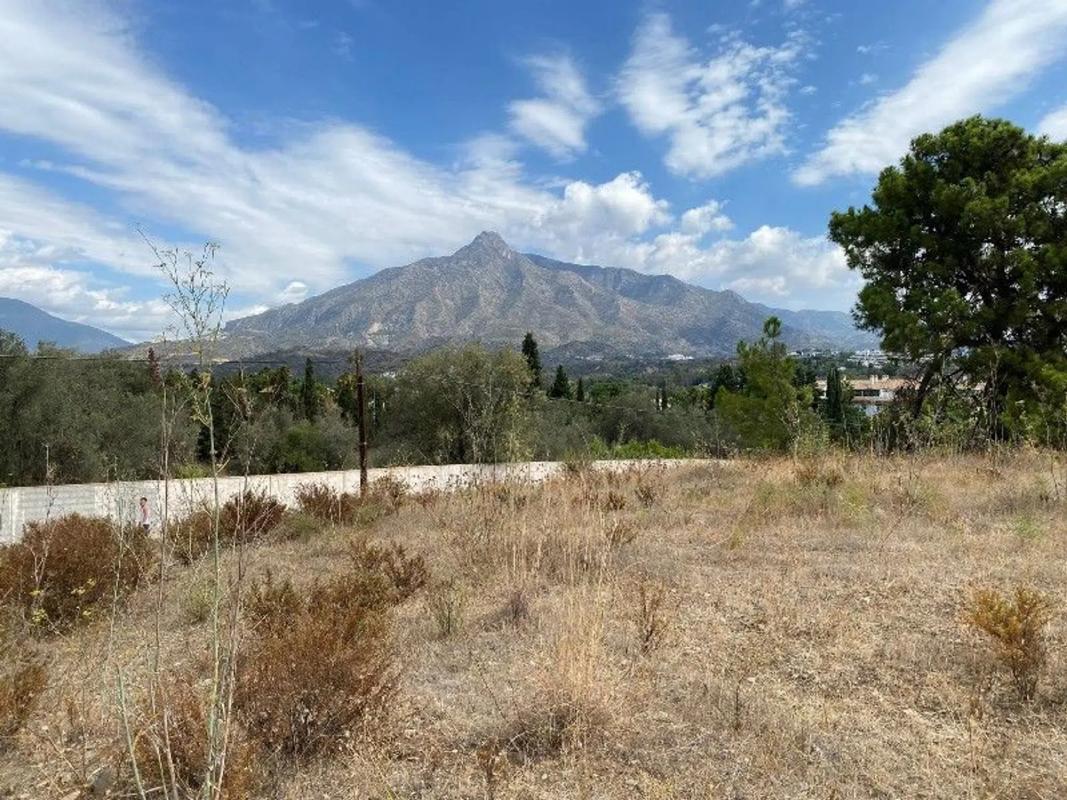 Terreno en venta en Marbella, Malaga photo 1