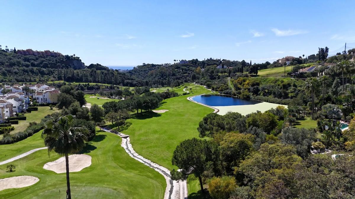 Terreno en venta en Benahavís, Malaga photo 1