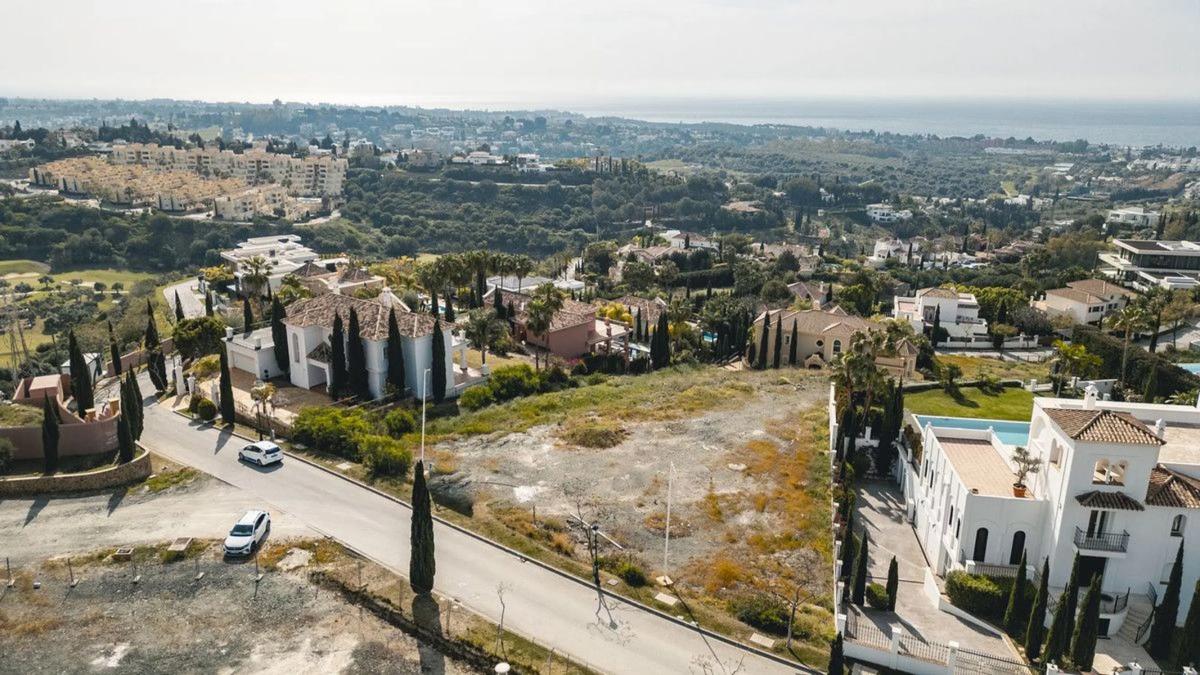 Terreno en venta en Benahavís, Malaga photo 1