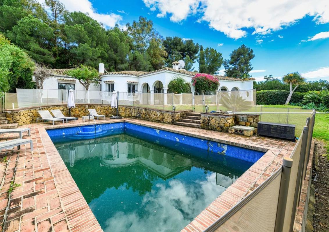 Land for sale in Estepona, Malaga photo 1