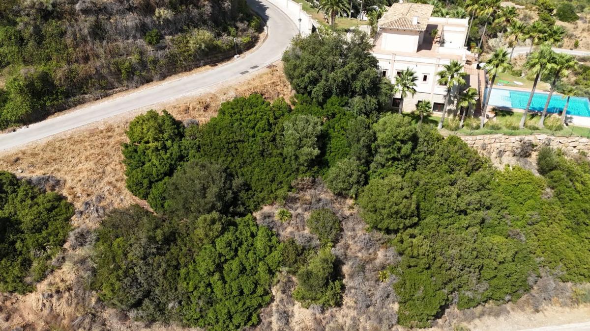 Terreno en venta en Benahavís, Malaga photo 1
