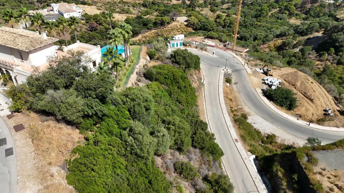 Terreno en venta en Benahavís, Malaga photo 2