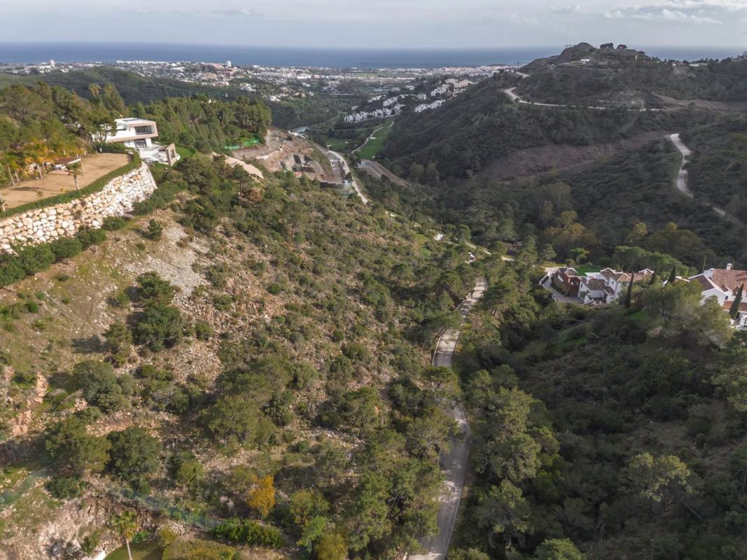 Terreno en venta en Benahavís, Malaga photo 1