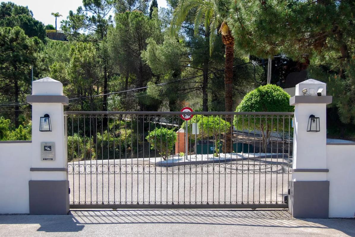 Terreno en venta en Benahavís, Malaga photo 3