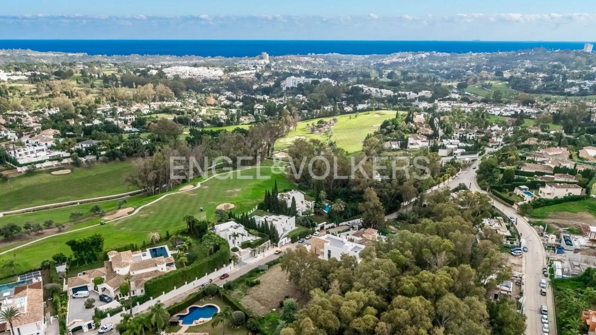 Terreno en venta en Marbella, Malaga photo 2