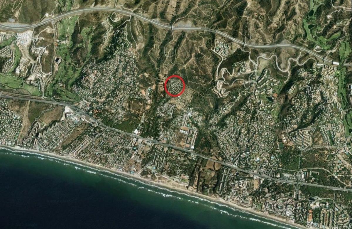 Terreno en venta en Marbella, Malaga photo 1