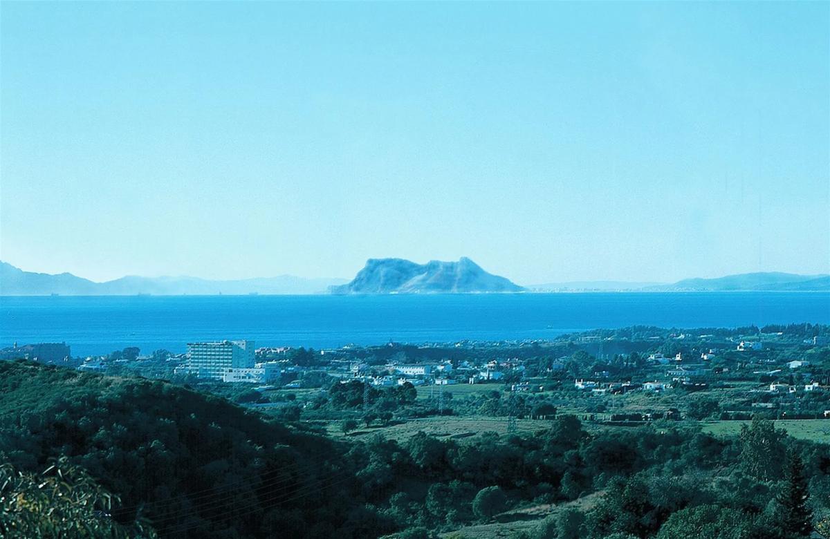 Działka na sprzedaż w Estepona, Malaga photo 3