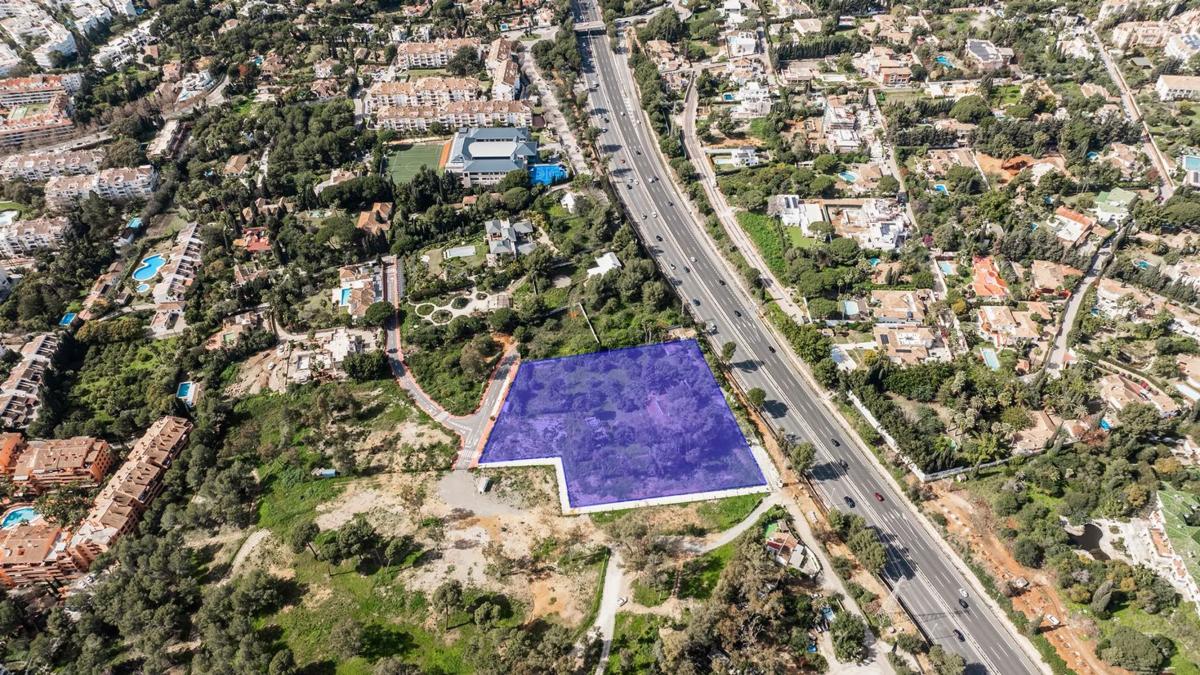 Terreno en venta en Marbella, Malaga photo 1