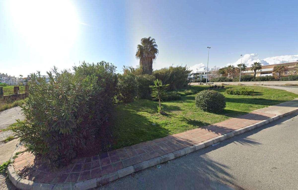 Terreno en venta en Estepona, Malaga photo 1