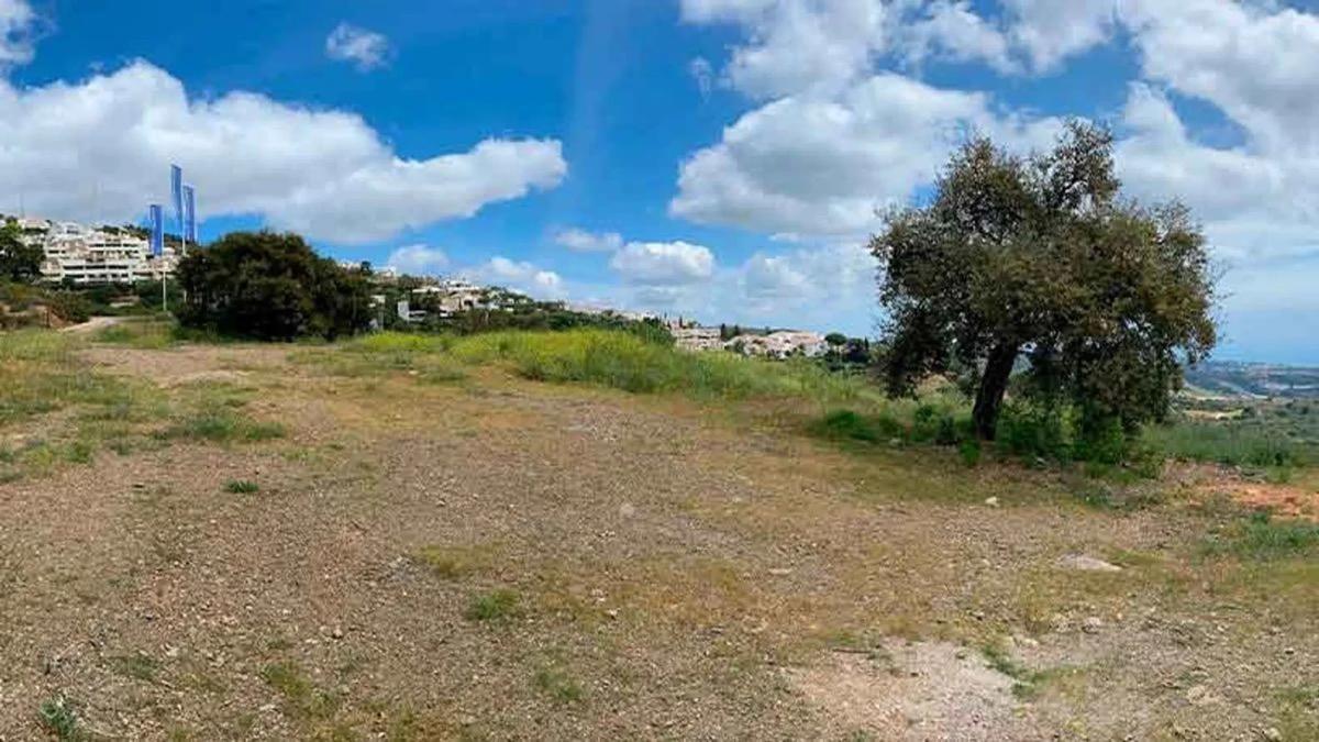 Terreno en venta en Marbella, Malaga photo 1