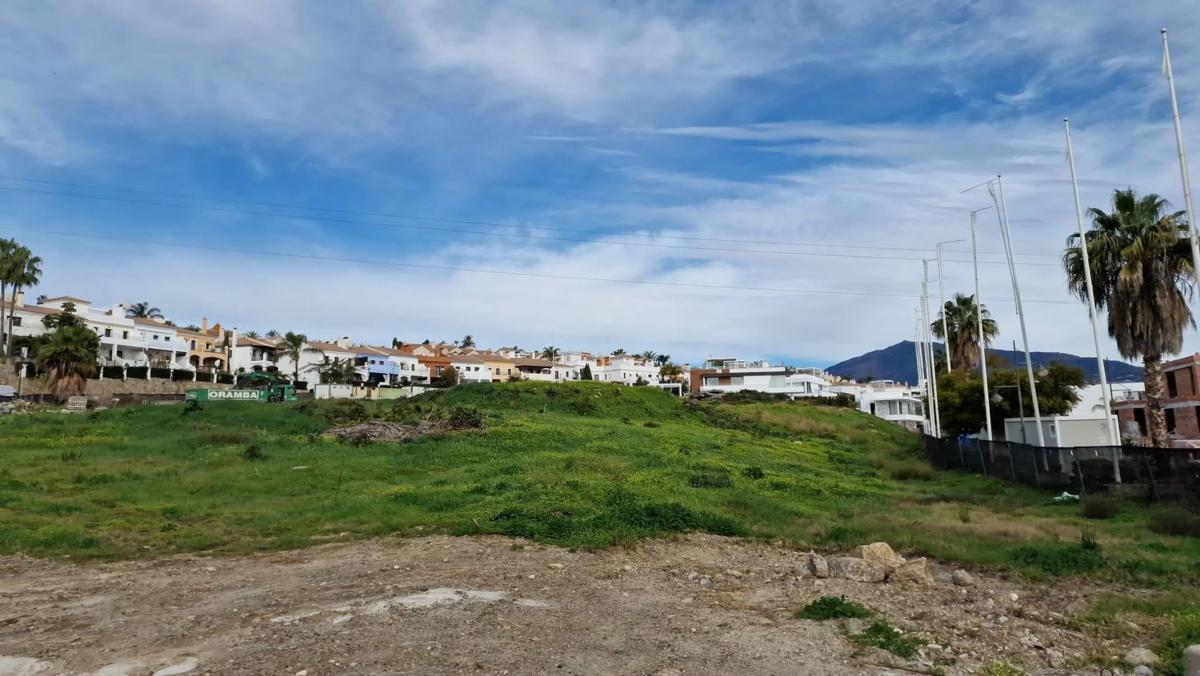 Działka na sprzedaż w Estepona, Malaga photo 2