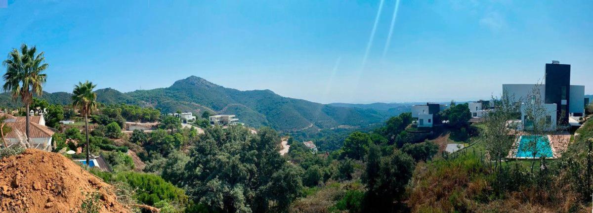 Terreno en venta en Benahavís, Malaga photo 1