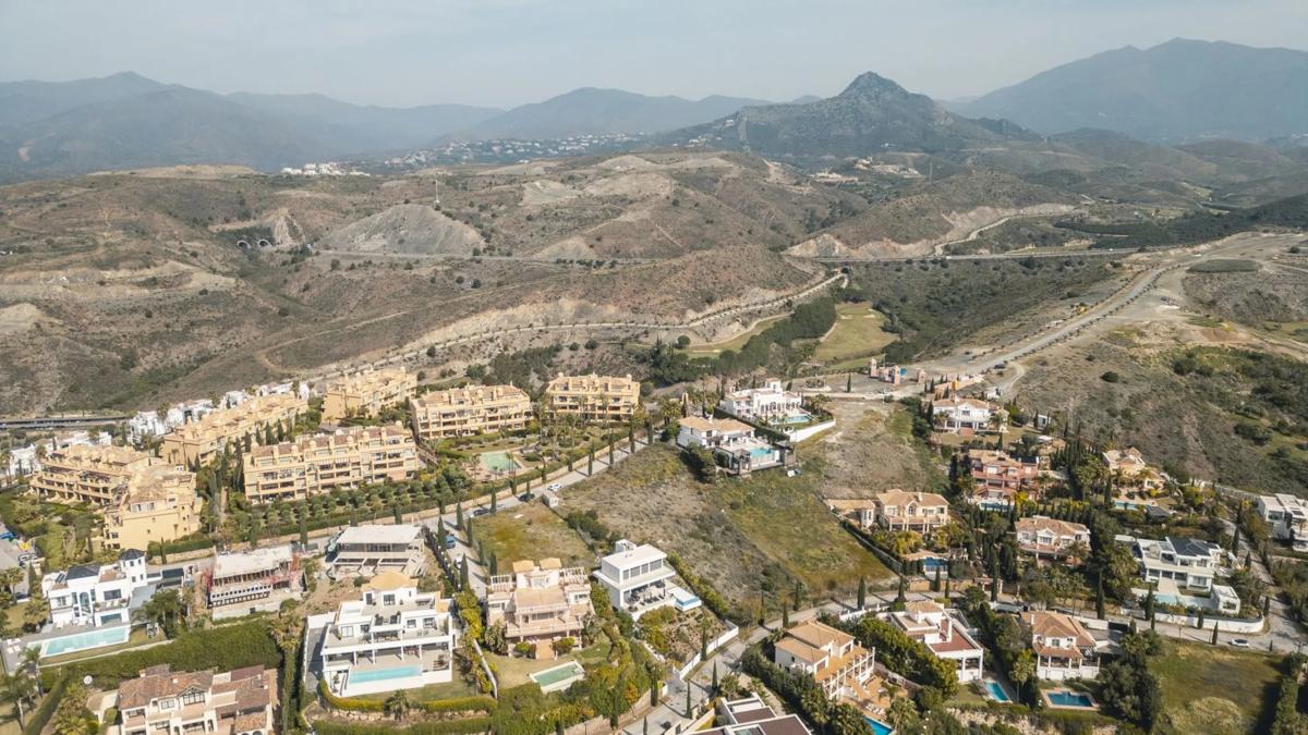 Terreno en venta en Benahavís, Malaga photo 2