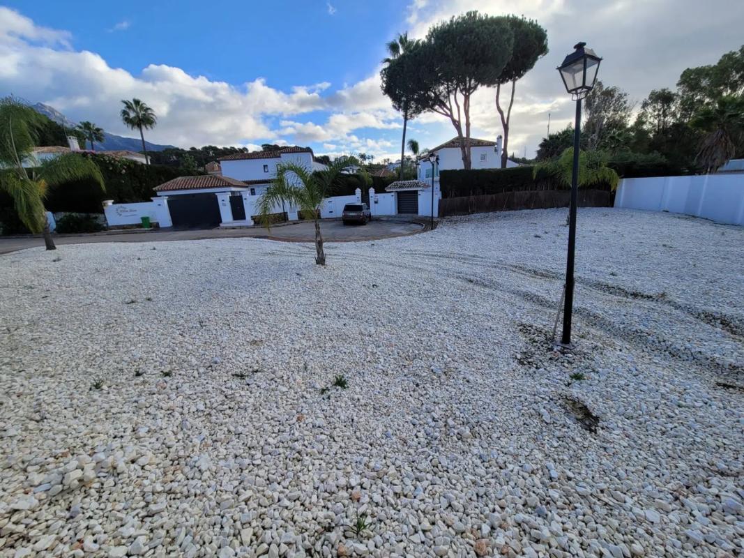 Terreno en venta en Marbella, Malaga photo 2