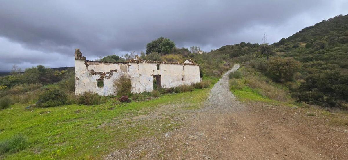 Terreno en venta en Benahavís, Malaga photo 2