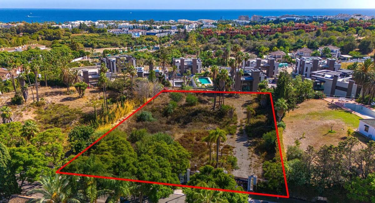 Terreno en venta en Marbella, Malaga photo 1