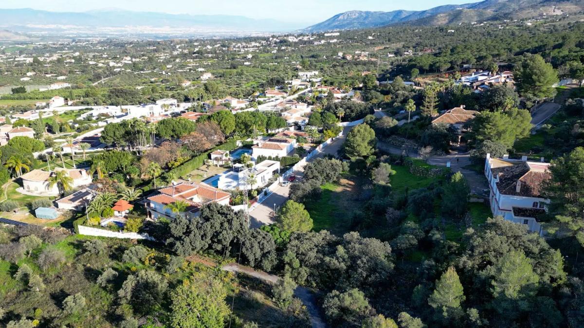 Terreno en venta en Alhaurín el Grande, Malaga photo 1