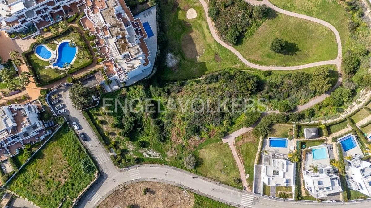 Terreno en venta en Estepona, Malaga photo 1