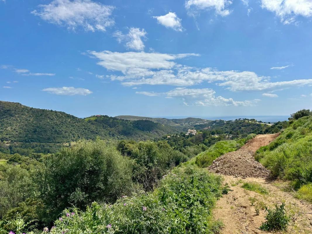 Terreno en venta en Benahavís, Malaga photo 1