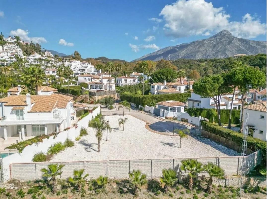 Terreno en venta en Marbella, Malaga photo 1