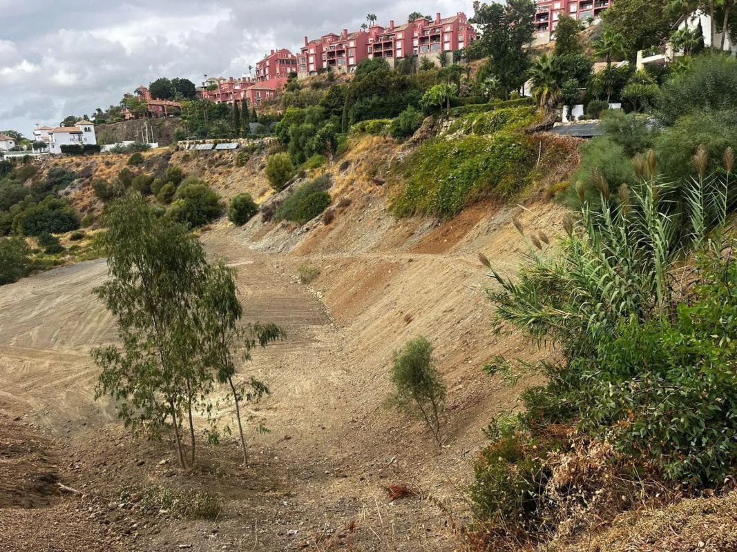Terreno en venta en Benahavís, Malaga photo 2