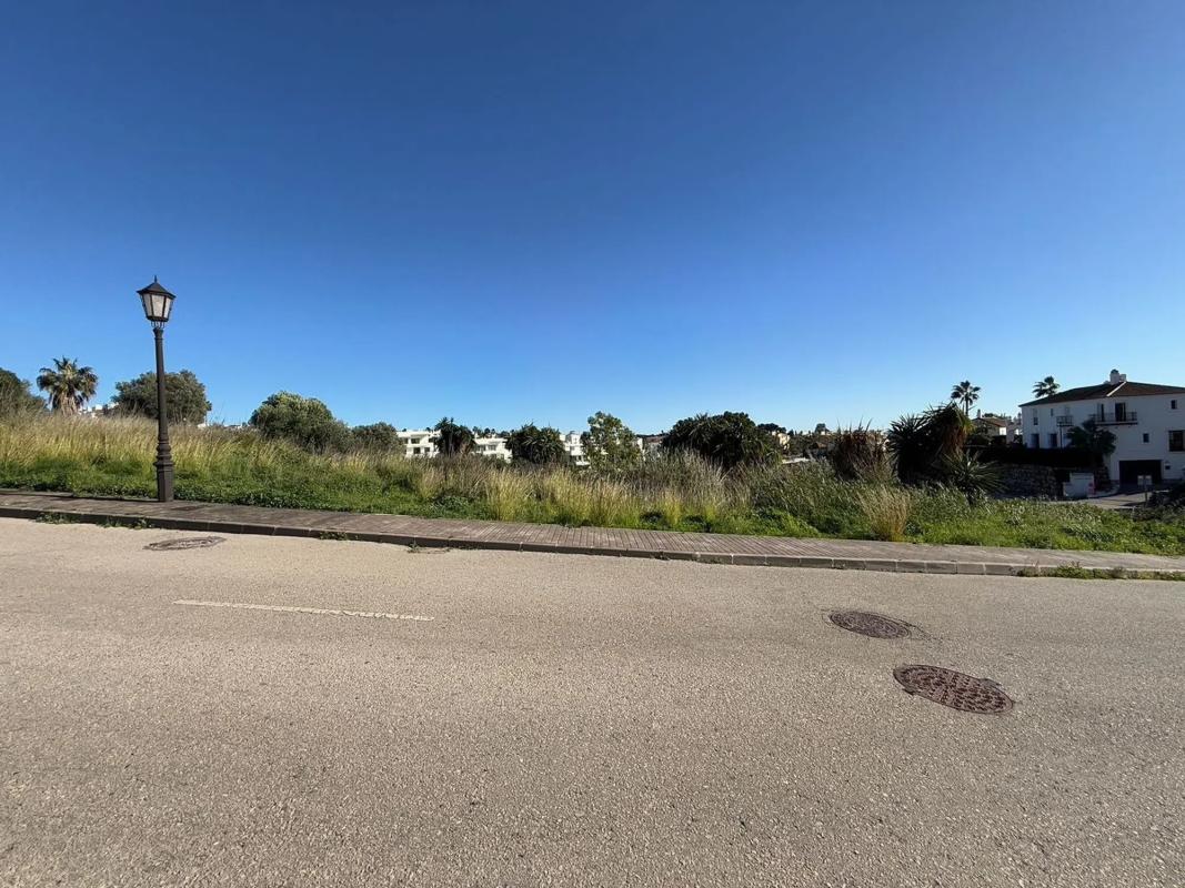 Działka na sprzedaż w Estepona, Malaga photo 2