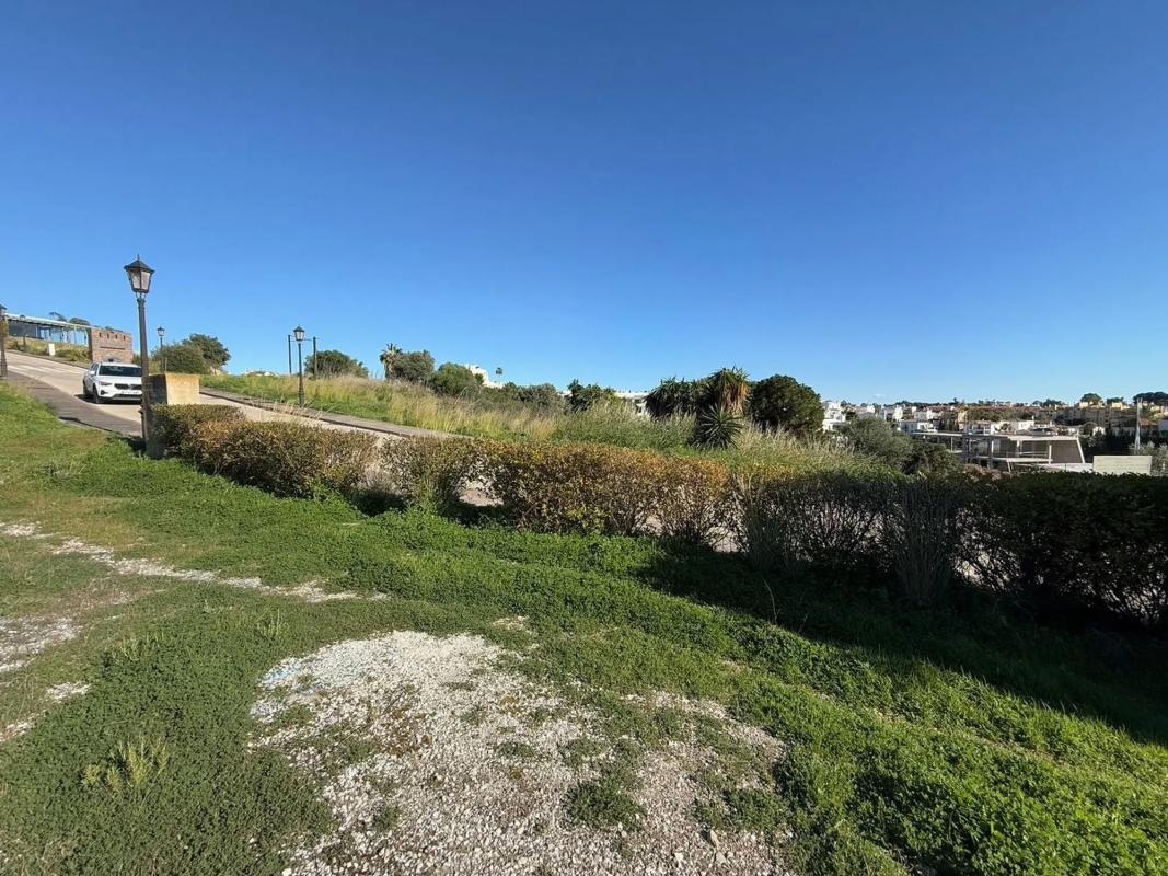 Działka na sprzedaż w Estepona, Malaga photo 4