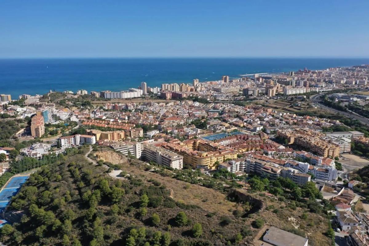 Działka na sprzedaż w Fuengirola, Malaga photo 2