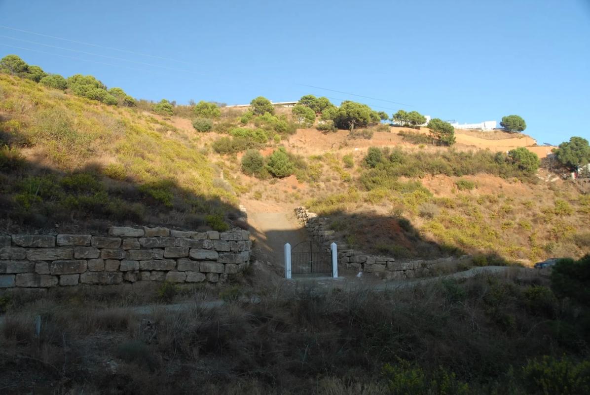 Działka na sprzedaż w Estepona, Malaga photo 1