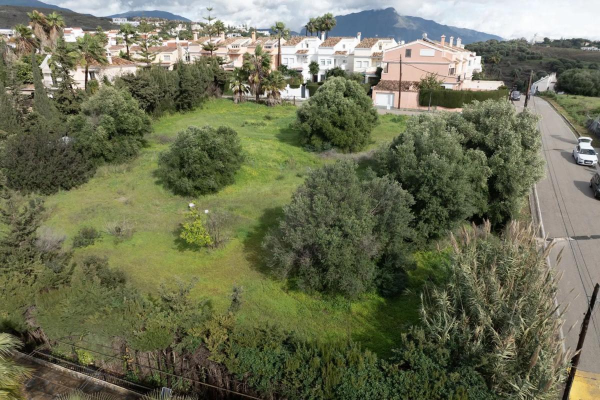 Terreno en venta en Estepona, Malaga photo 1