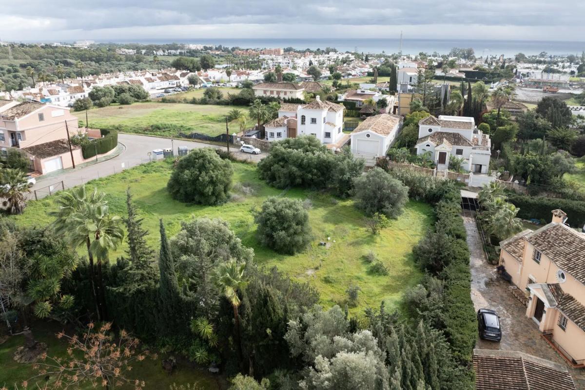 Terreno en venta en Estepona, Malaga photo 2