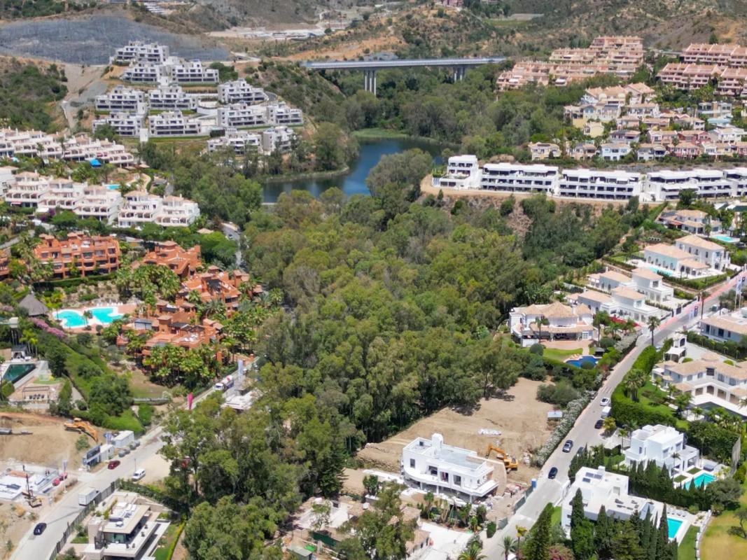 Terreno en venta en Marbella, Malaga photo 1
