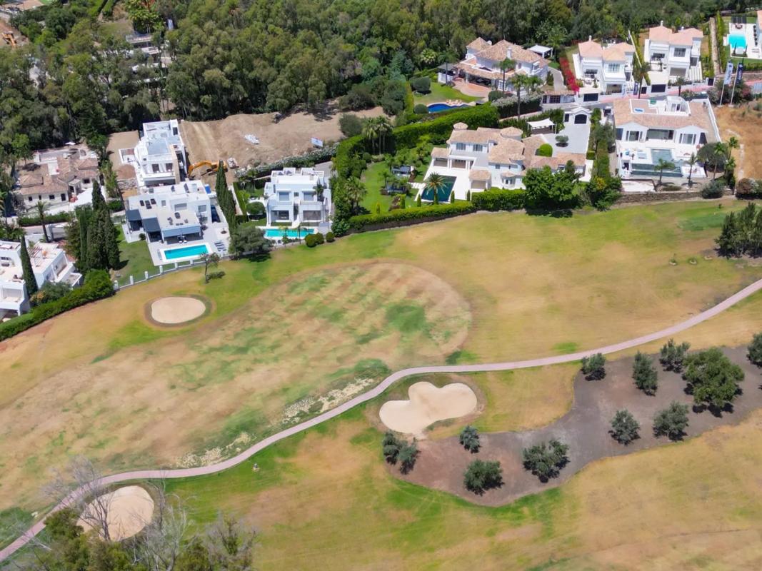 Terreno en venta en Marbella, Malaga photo 2
