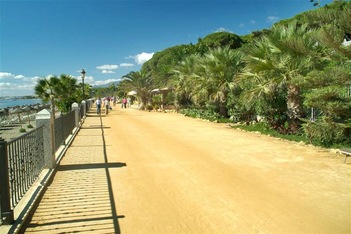 Terreno en venta en Marbella, Malaga photo 1